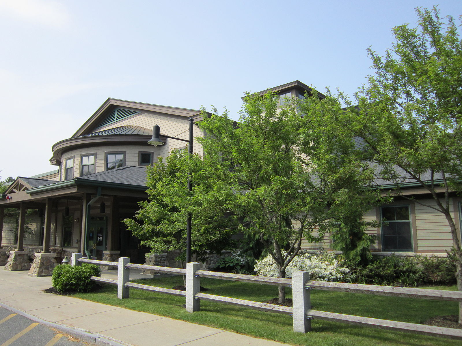 Hamilton Wenham Library