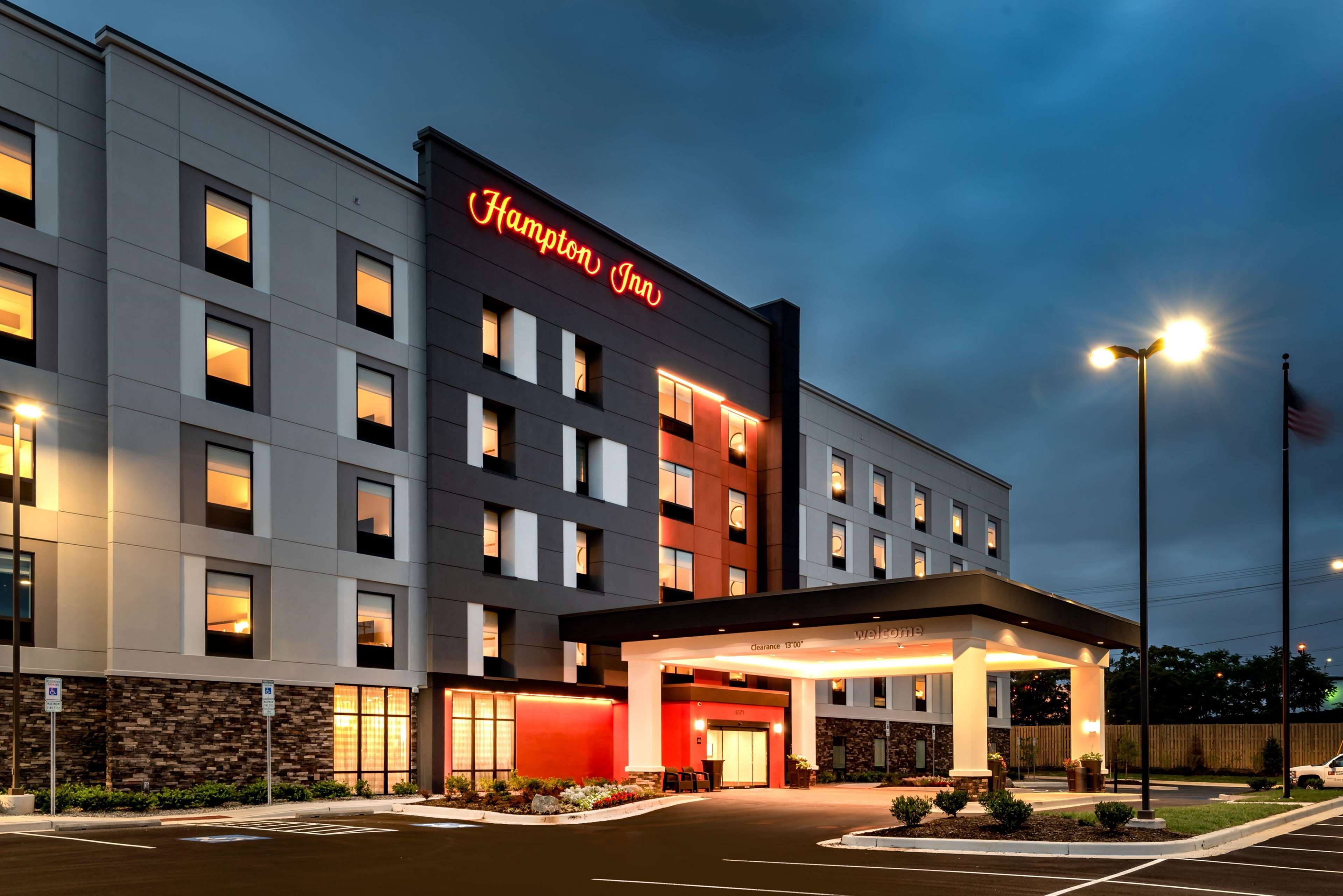 Hampton Inn Bayview: Convenient Campus Accommodation