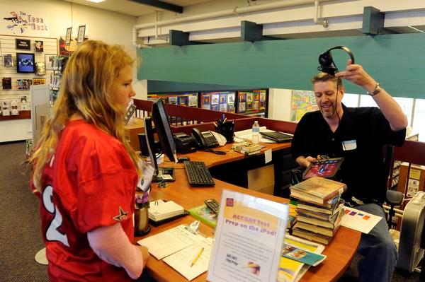 Littleton S Bemis Library Teen Area A Hit Among Youth The Denver Post